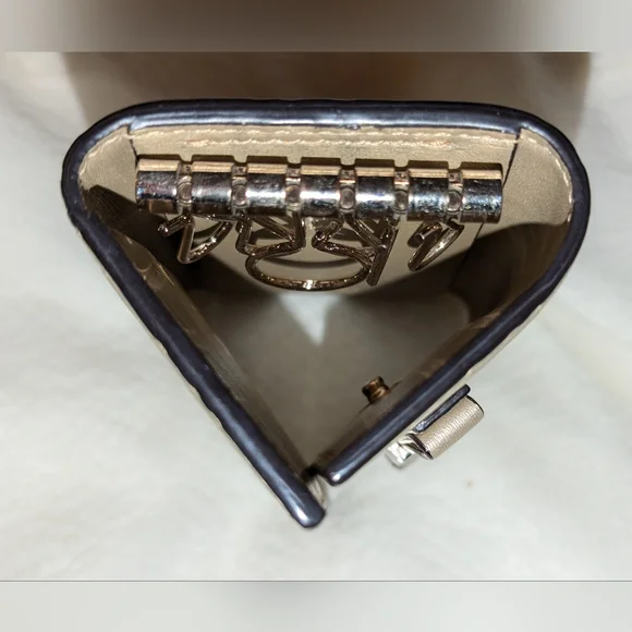 GUCCI Guccissima Leather 6 Rings Key Case Ribbon Gold GG Logo EUC - Picture 13 of 16